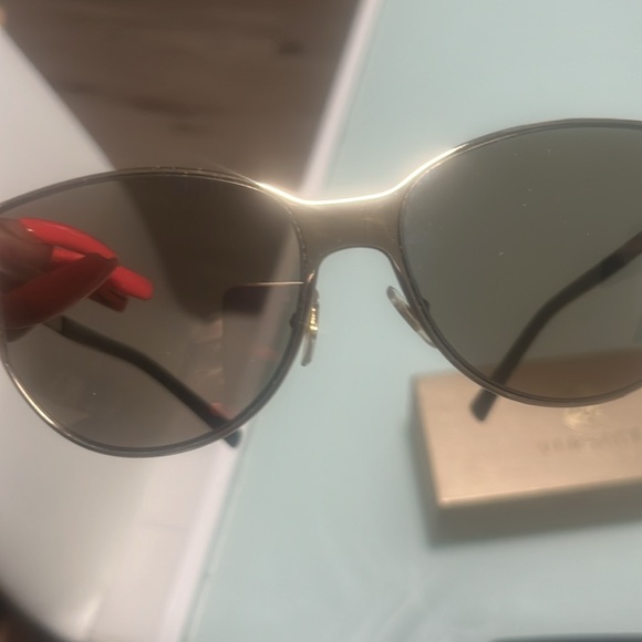 - Versace black slight yellow mirrored - Picture 7 of 7